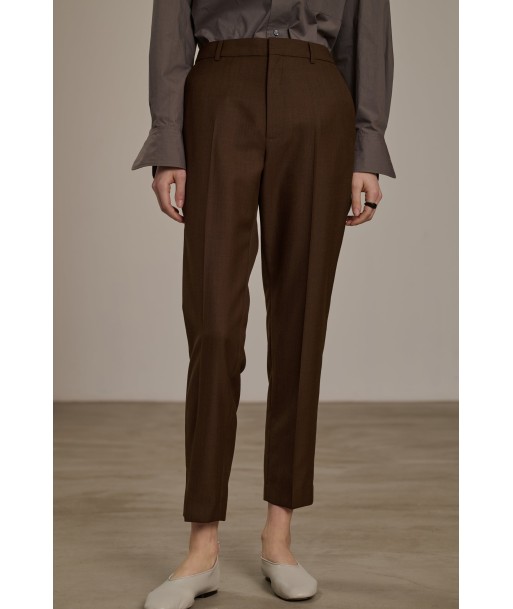 ADELE BROWN TROUSERS s'inspire de l'anatomie humaine