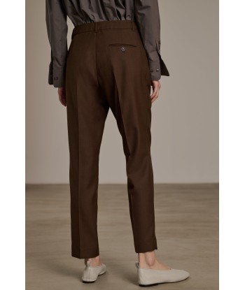 ADELE BROWN TROUSERS s'inspire de l'anatomie humaine